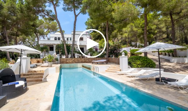 Nuevo Video - Villa privada y aislada de 6 dormitorios con casa de invitados en Sa Carroca en las colinas de Ibiza