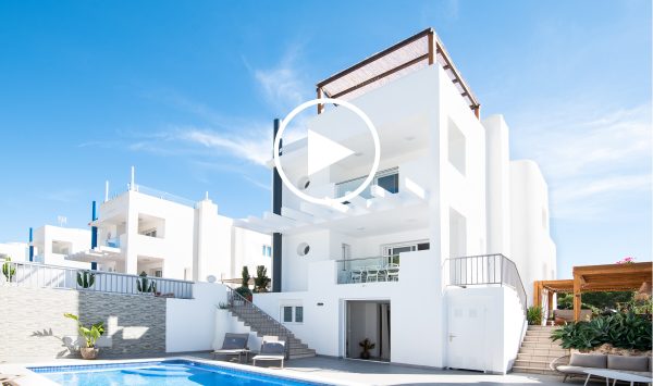 Nuevo Video - Villa Mediterránea Renovada: 5 Dormitorios, Piscina Privada, Vistas Impresionantes y licencia turística en Cala Vadella